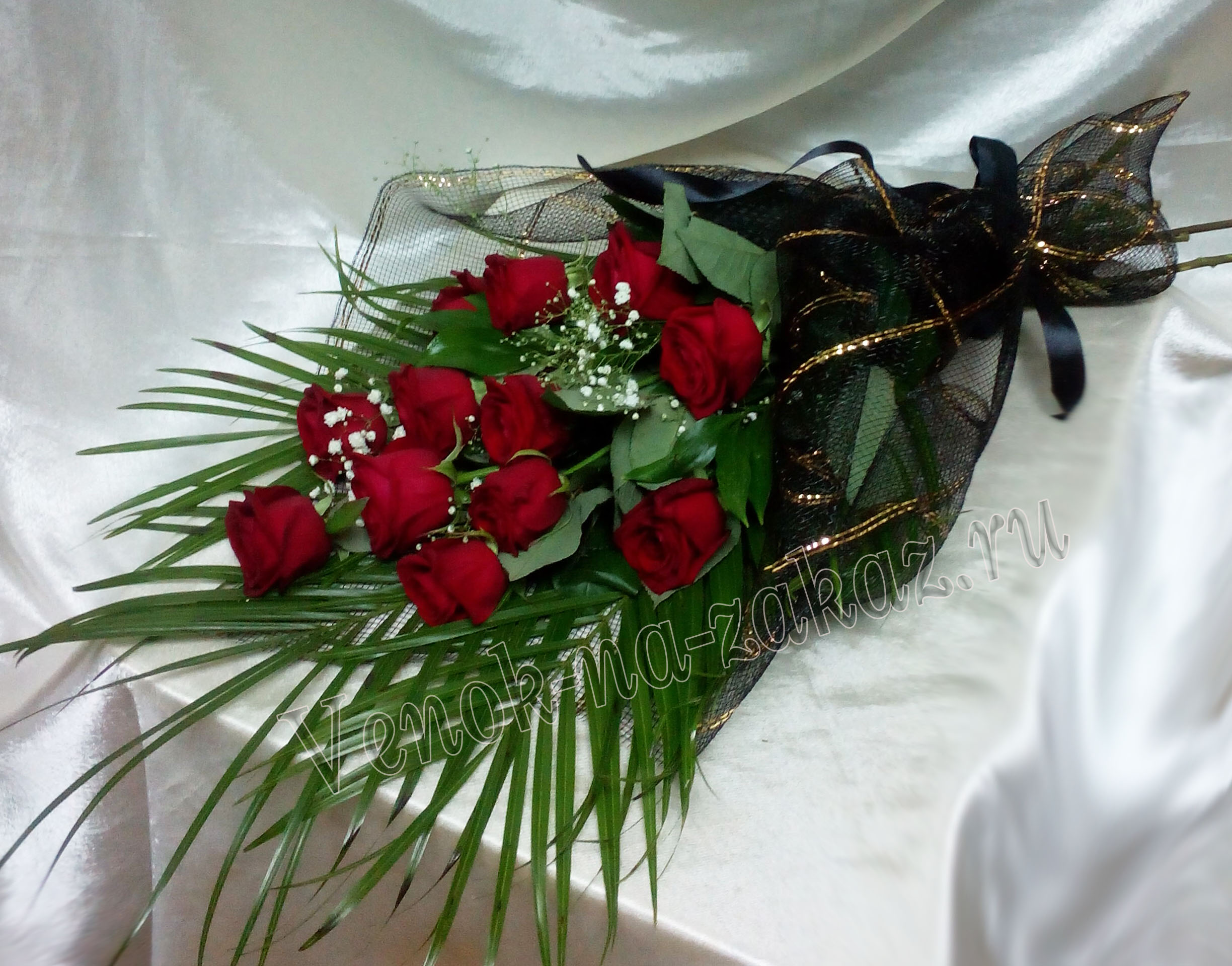 Траурный букет на похороны из роз
