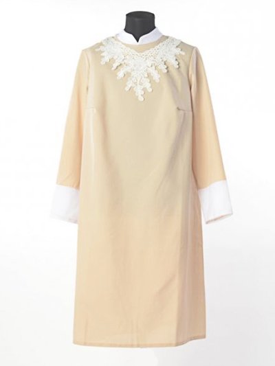 Платье ритуальное с кружевным воротником (бежевое). Женская похоронная одежда.