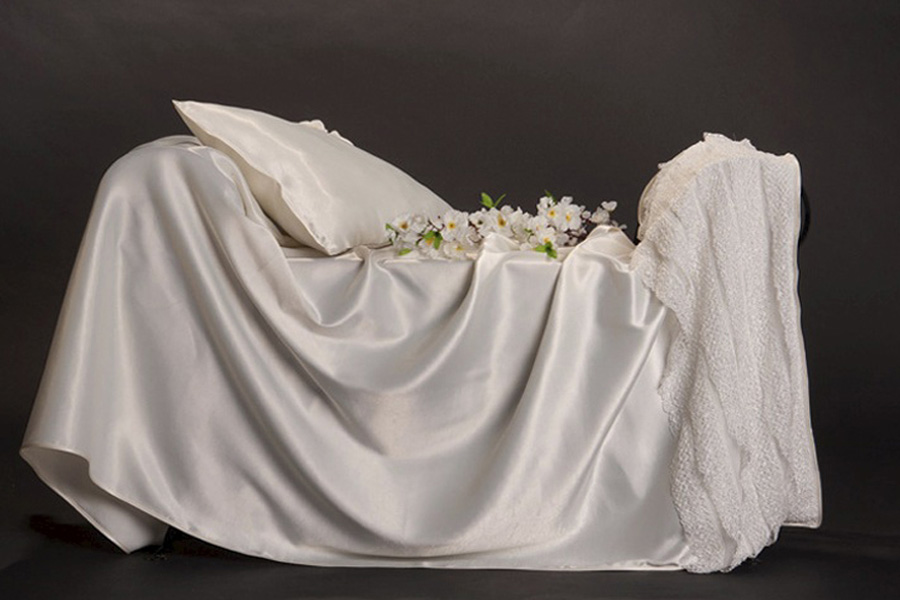 Купить ритуальный комплект в гроб Ажур кремовый (Покрывало+подушка)