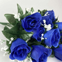 Букет бутонов роз с белой кашкой 14 голов (синие)
