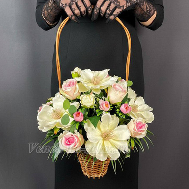 Ритуальная корзина ПРЕМИУМ с белой магнолией Н-63 см D 40см