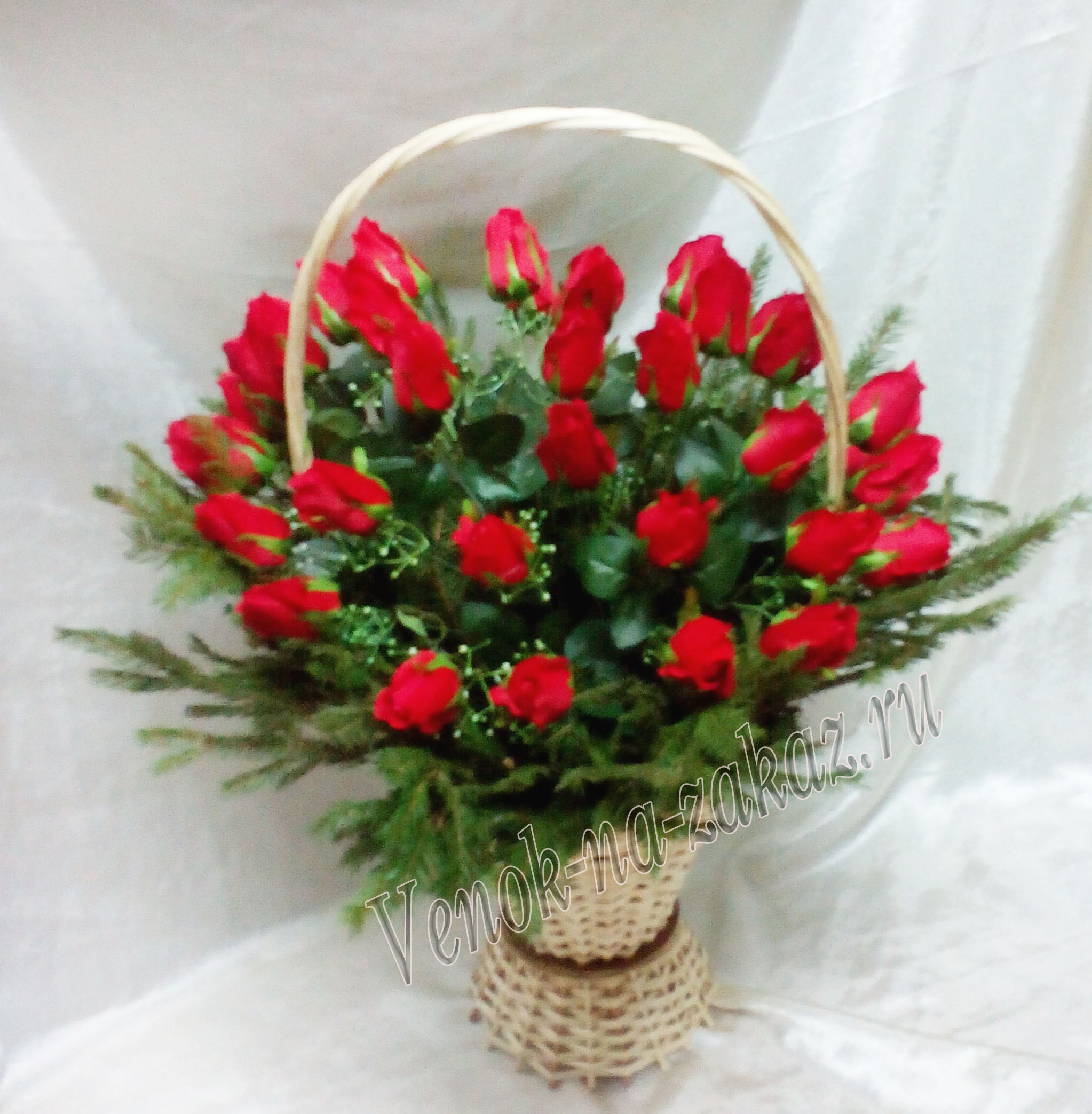Купить ритуальные искусственные цветы в корзине в Александрове