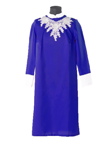 Платье с поясом и ажурным воротником синее. Каталог похоронной одежды для женщины
