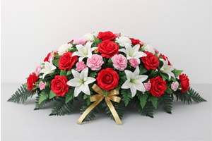 Композиции на гроб из цветов - траурные цветочные украшения